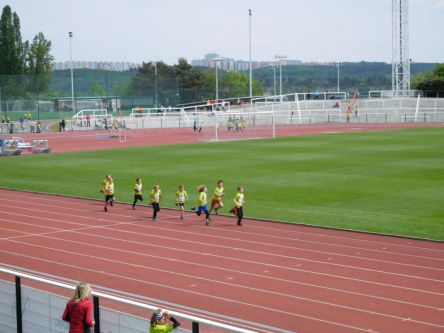 ..Honzík o své vítězství v rozběhu přišel těsně před cílovou čarou...